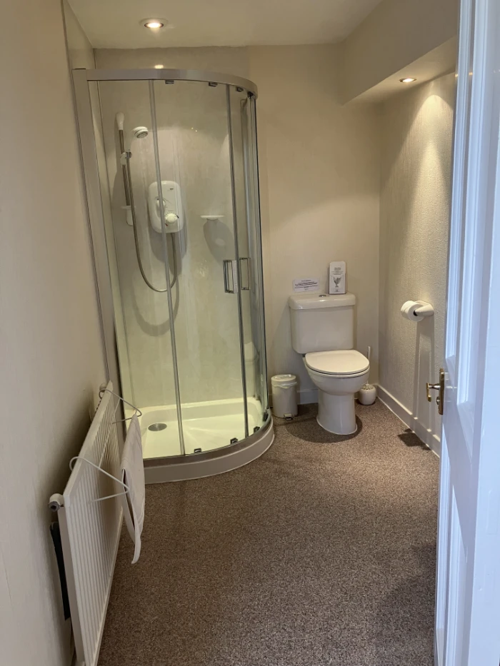 06_Ardmuir shower room